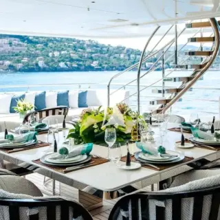 Bridge deck - table setting 8 guests