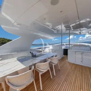 Flybridge - Dining area