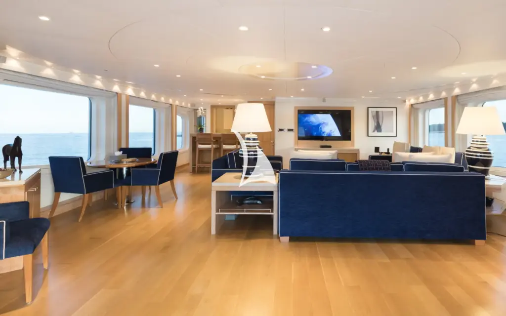 LA TANIA - Upper saloon