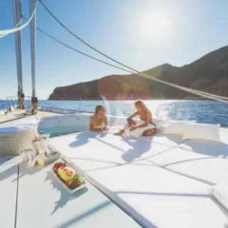 Foredeck Jacuzzi sunpads