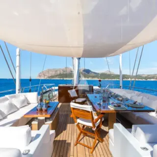 Flybridge with awning