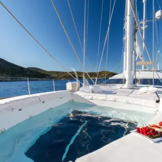 Foredeck Jacuzzi