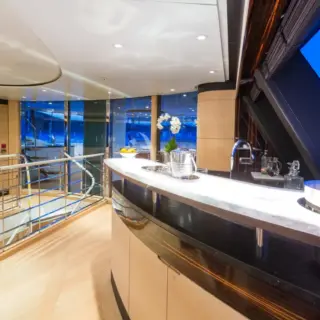 Main salon  - bar