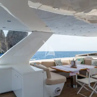 Upper deck 's dining table