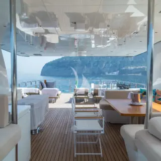 Upper deck