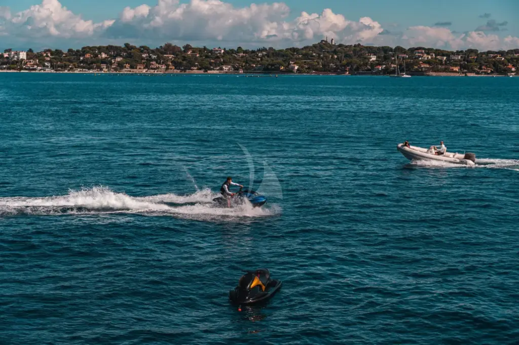 Kijo - tender and jet ski