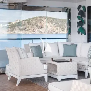 Owner's deck winter garden lounge