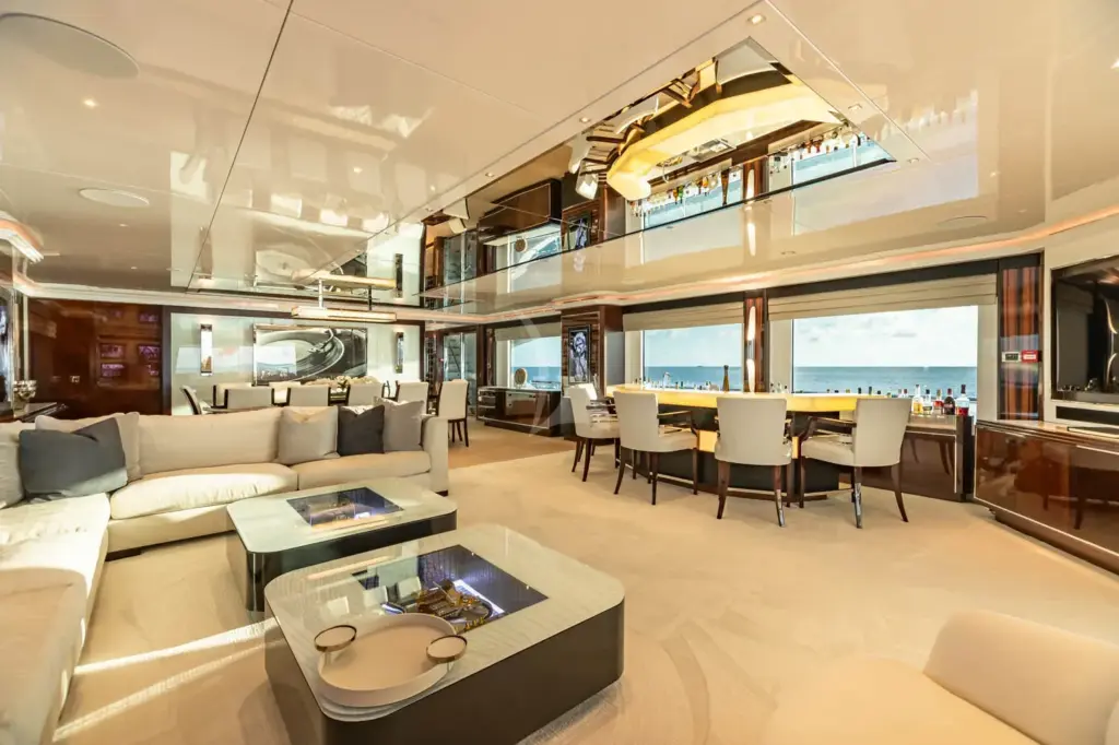 KING BABY - Main Salon