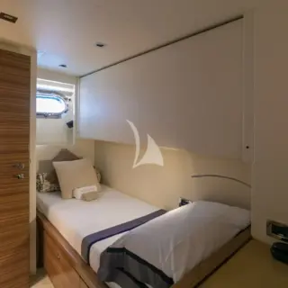 Convertible single/twin stateroom with Pullman bed