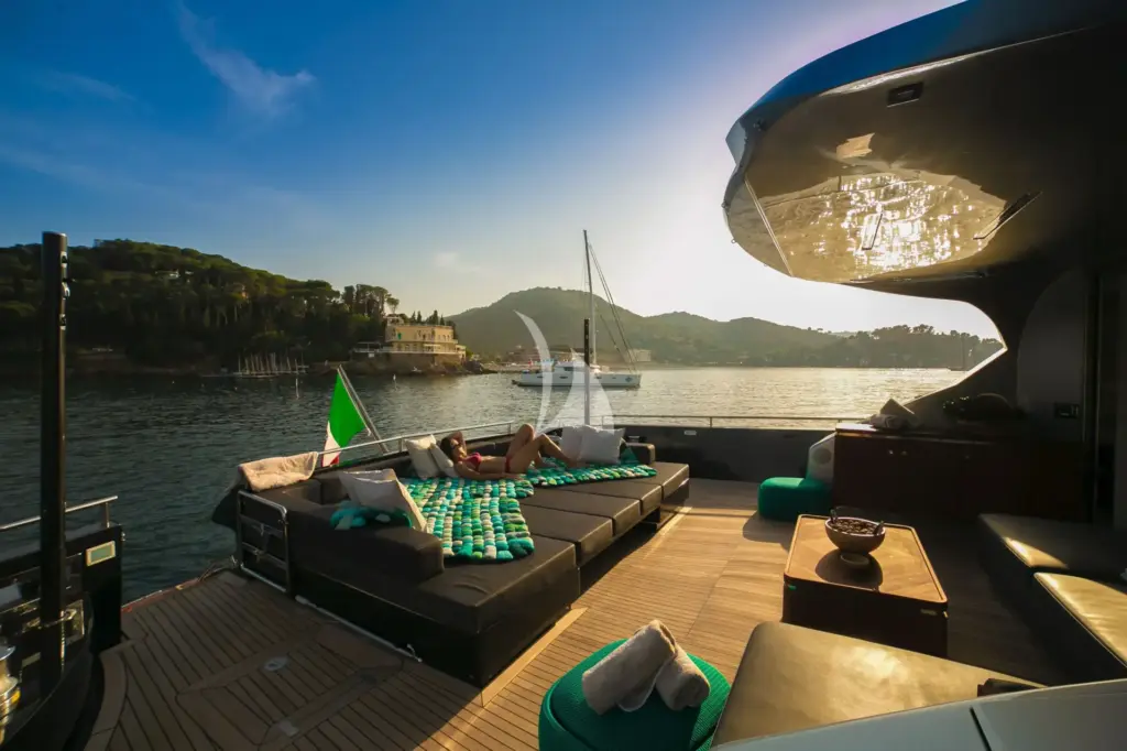 ALEMIA - Sunbeds at stern