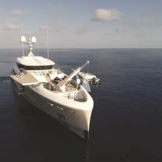 ENDEAVOUR II - Tender launch (the tender on picture is no longer on board))
