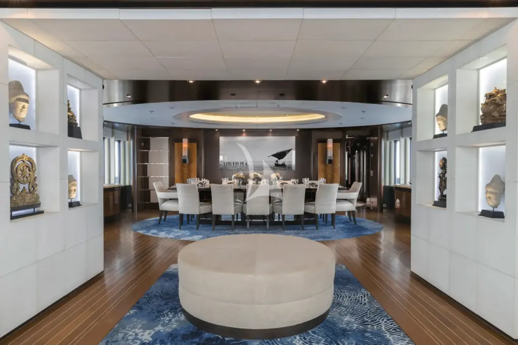 DREAM - Main salon dining