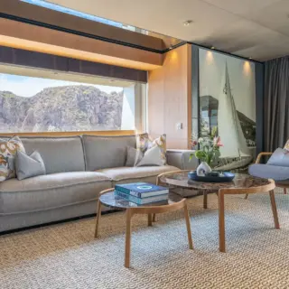 Bridge deck - Salon