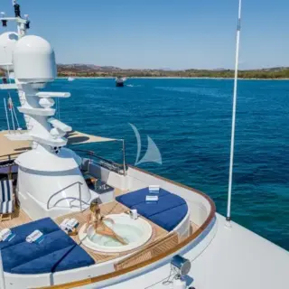 Sun deck - Jacuzzi
