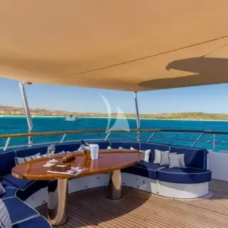 Sun deck - Dining table