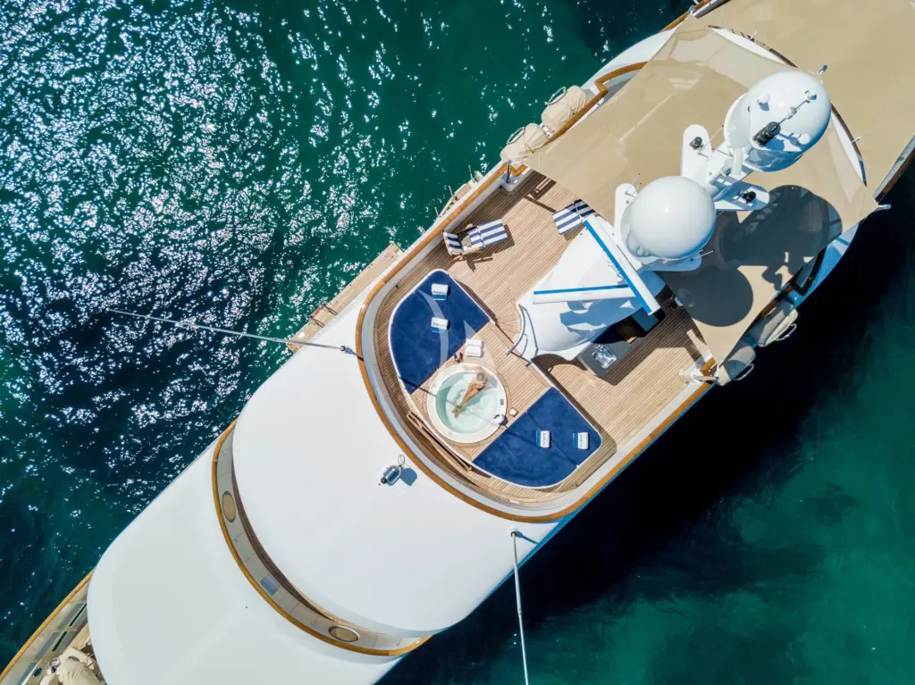 SOPRANO - Heli shot - Sun deck