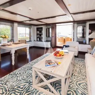 Bridge deck - Lounge, looking aft