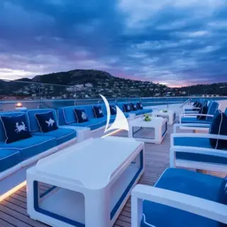 Bridge Deck Aft Seating