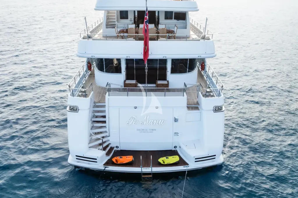 TE MANU - Transom and swim platform