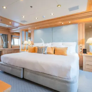 Master stateroom with super king bed (260 x 200cm)