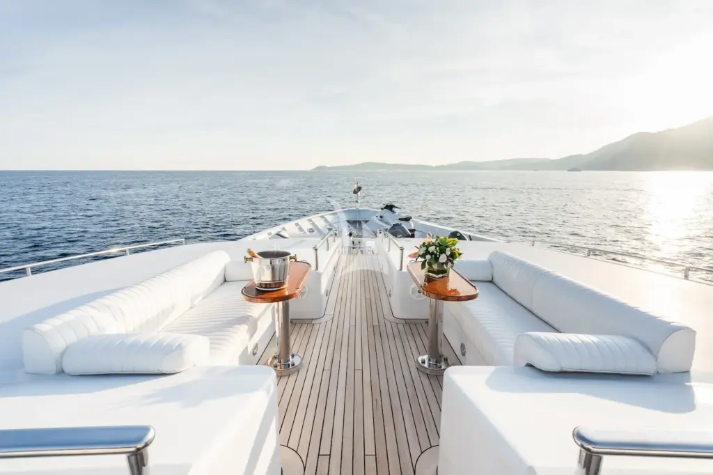 TE MANU - Foredeck seating