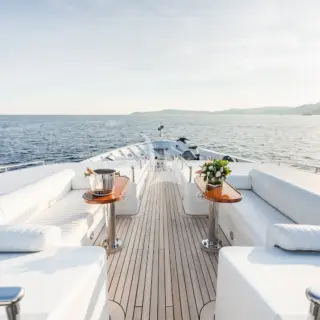 Foredeck seating