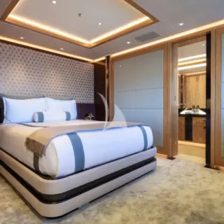 Double cabin