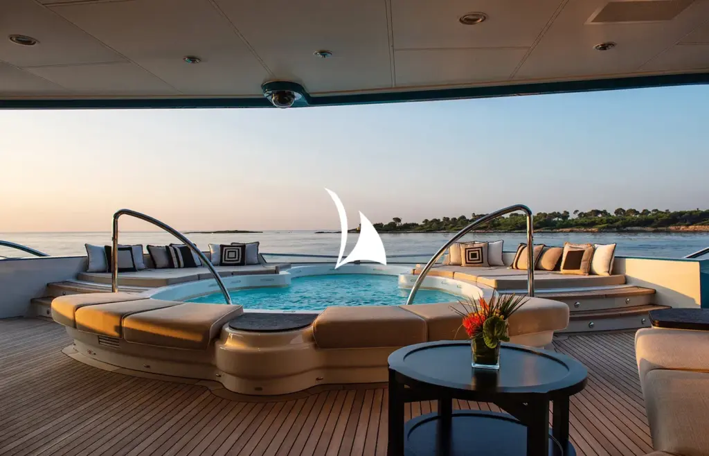 SUNRAYS main aft deck pool
