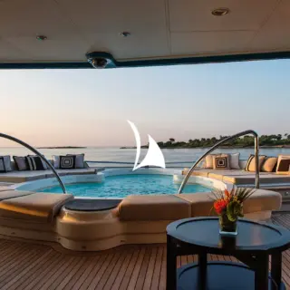 SUNRAYS main aft deck pool