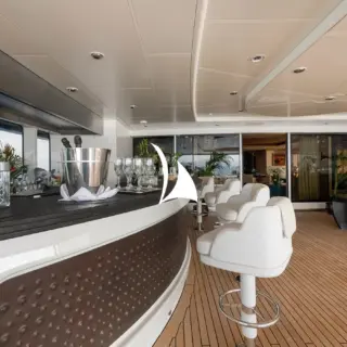 SUNRAYS main aft deck bar