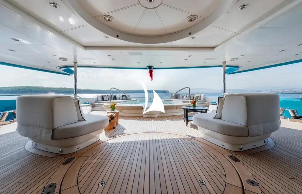 SUNRAYS main aft deck