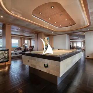 SUNRAYS main aft deck convertible pool table