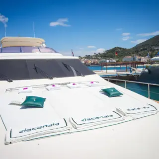 Forward Sundeck Area