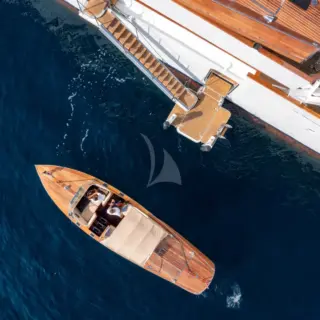 Hacker Craft tender docking