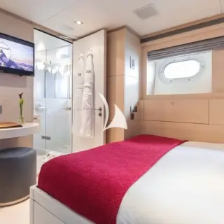 Lower deck double cabin