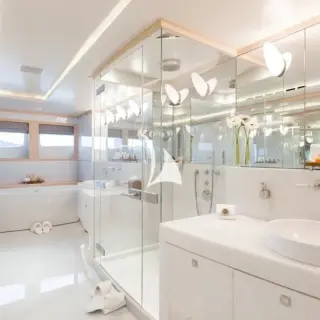 Master bathroom en suite