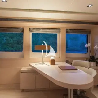 Master office/6th cabin with two pullman beds/massage room