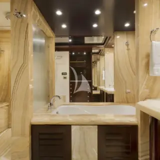 Master Suite His/Hers Bathrooms