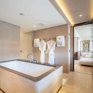 Master cabin - bathtub