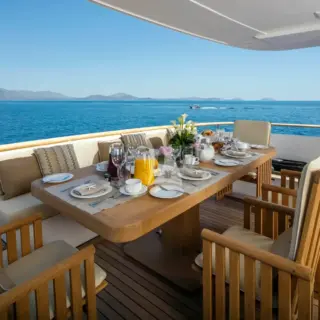 Breakfast alfresco