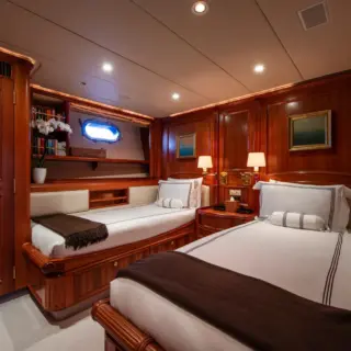 S/Y GENEVIEVE, Twin with en suite