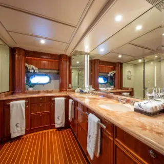 S/Y GENEVIEVE, Master en suite