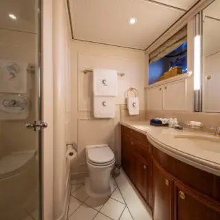 S/Y GENEVIEVE, Twin En Suite