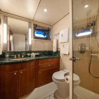 S/Y GENEVIEVE, Double En Suite