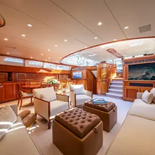 S/Y GENEVIEVE, Saloon