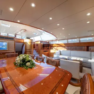 S/Y GENEVIEVE, Saloon