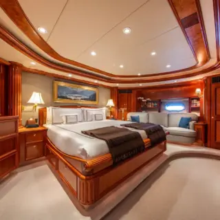 S/Y GENEVIEVE, full beam Master