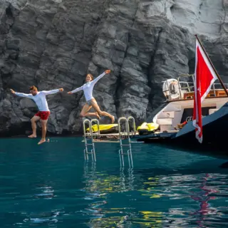 S/Y GENEVIEVE, Lifestyle