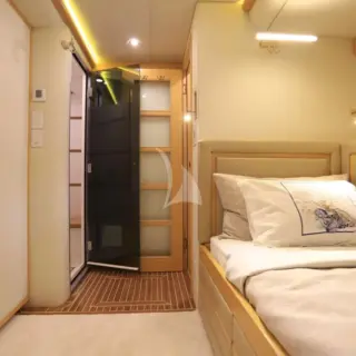 Guest cabin