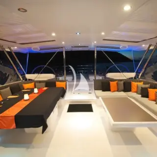 Cockpit lounge and dining